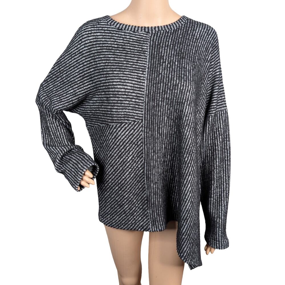 Nally & Millie Black White Stripe Asymmetric Knit Top M Lagenlook Cozy Capsule